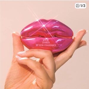 Kylie Jenner by KKW Fragrance Lip-Shaped Perfume - Pink